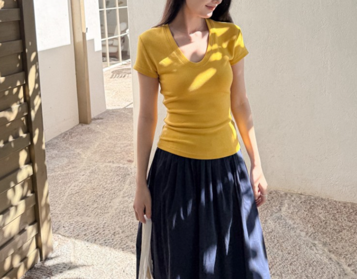 骨格ストレートUネックシンプルTシャツトップス