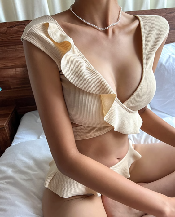 骨格ストレートフリルクロスビキニ