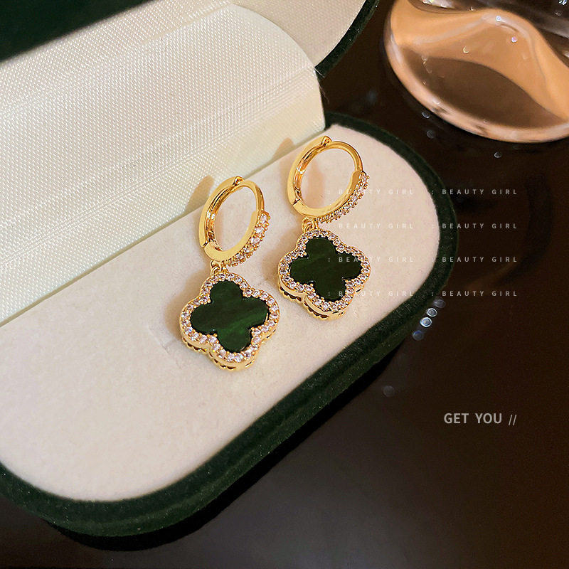 四つ葉クローバー型天然石揺れるイヤリング　パワーストーン アクセサリー 
