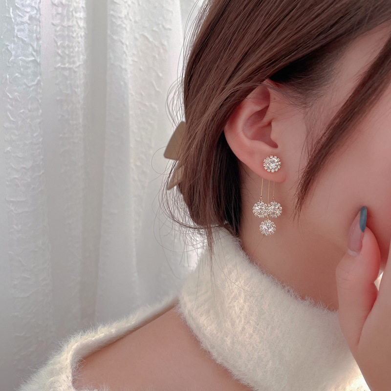 パワーストーン アクセサリー 煌めく三連装飾の揺れる天然石イヤリング