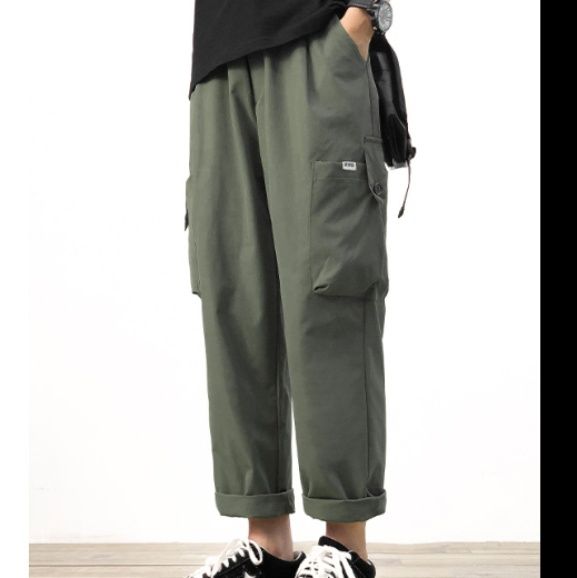 ストリートファッション リラックス感溢れるゆったりカーゴパンツ
