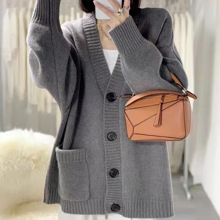 ストリートファッション ゆったりシルエット釦付きポケット袖絞りニットカーディガン