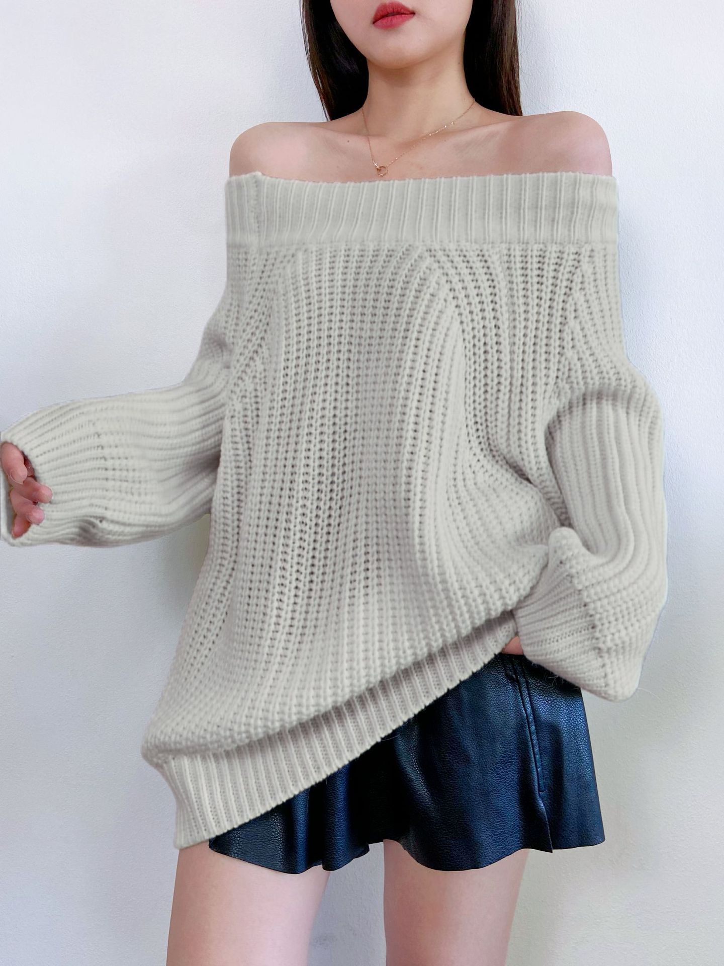 ストリートファッション オフショルダーざっくり編みケーブルニット