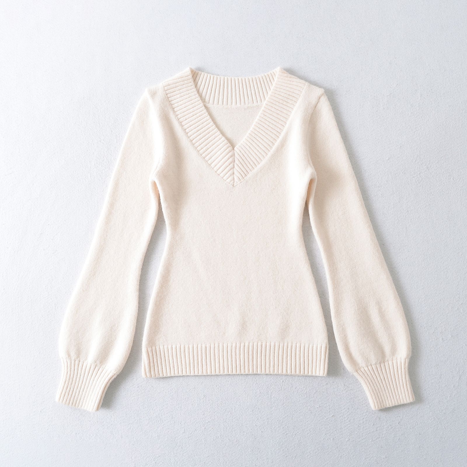 ストリートファッション 襟元リブ編み深めブイネックボリューム袖ニットトップス