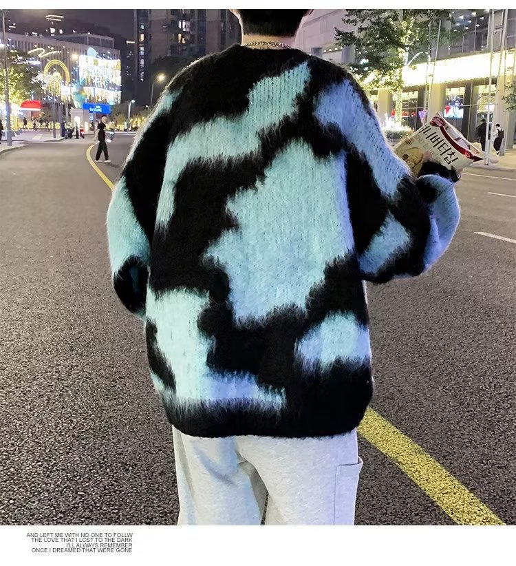 ストリートファッション モダンアート風ふわもこニット