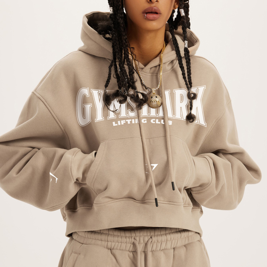 ストリートファッション ロゴ入りショート丈オーバーサイズ パーカー