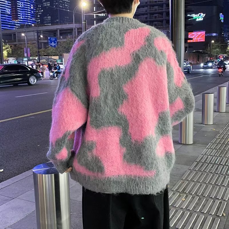 ストリートファッション モダンアート風ふわもこニット