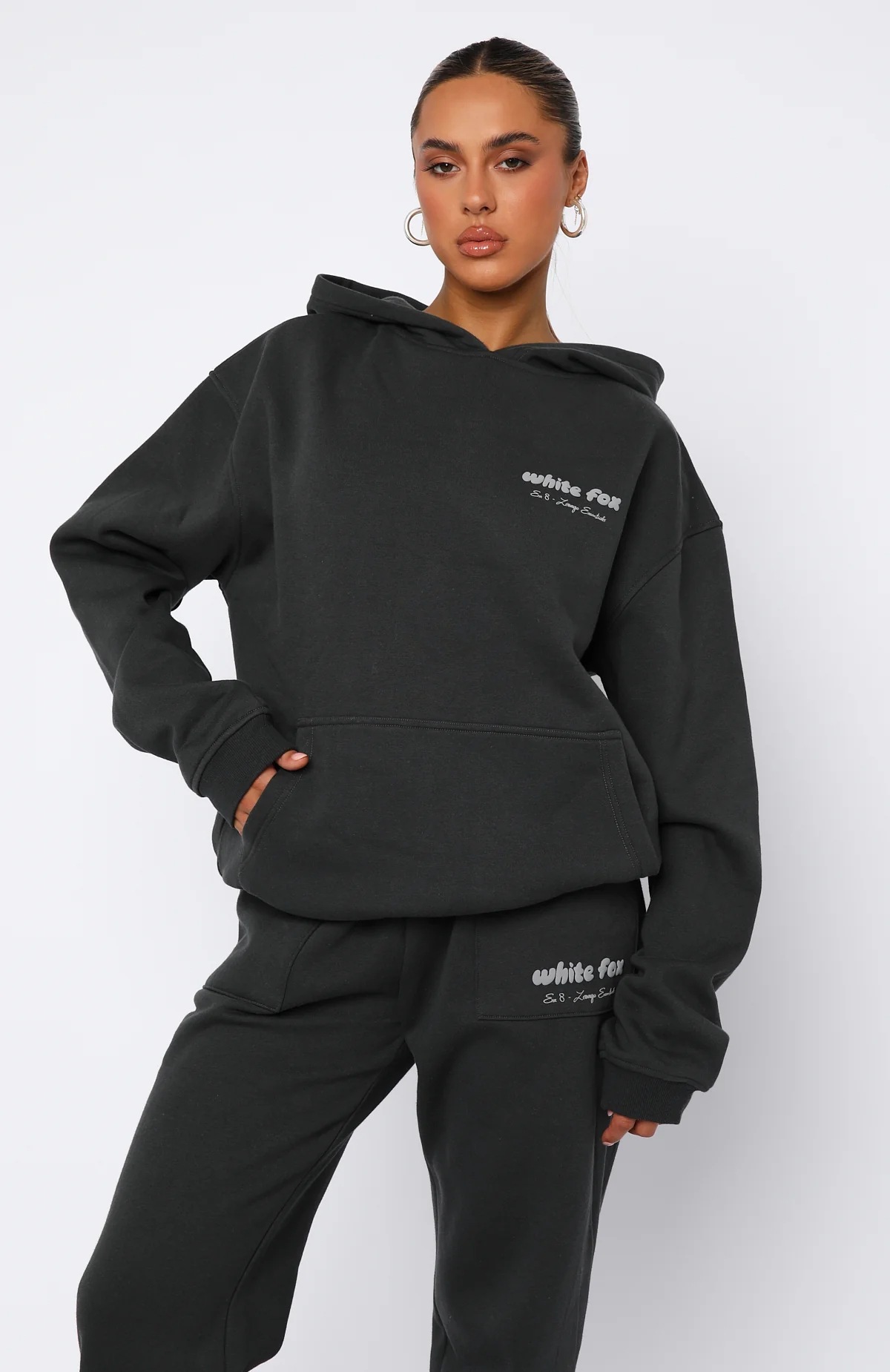 ストリートファッション フロントバックロゴ刺繍入りセットアップ風　パーカー