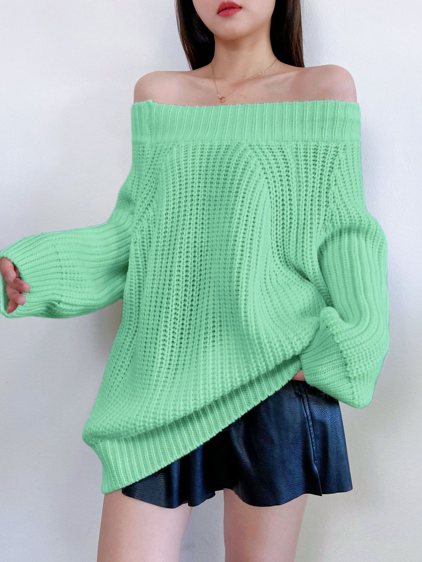 ストリートファッション オフショルダーざっくり編みケーブルニット