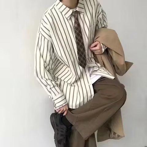 ストライプシャツ ゆったりシルエット縦線シャツ