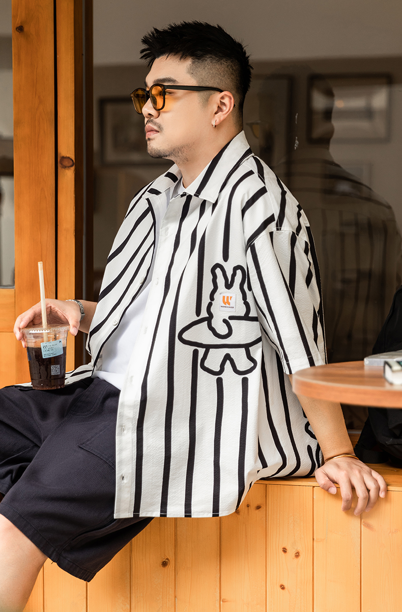 ストライプシャツ うさぎ刺繍入り縦縞半袖シャツ