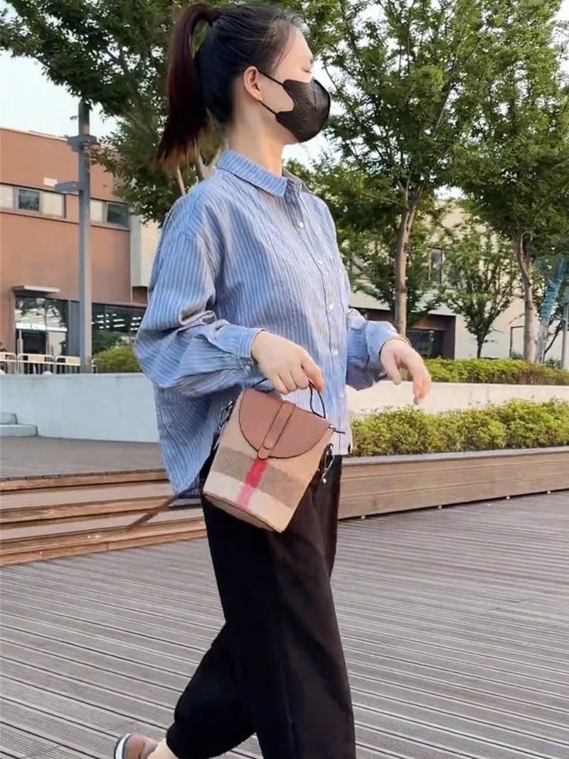 ストライプシャツ ゆったりシルエット縦縞柄シャツ