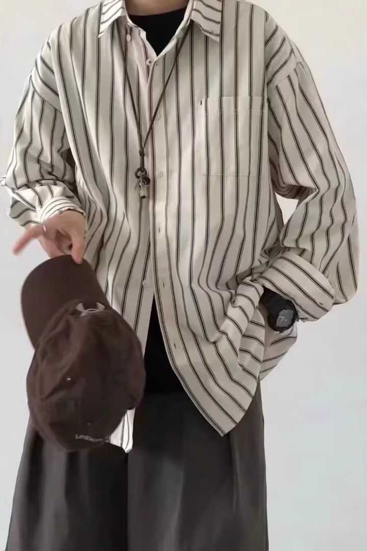 ストライプシャツ ゆったりシルエット縦線シャツ