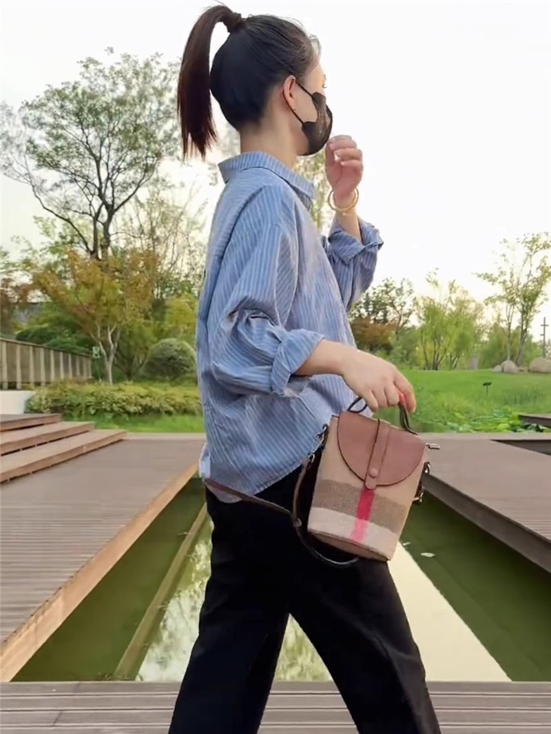ストライプシャツ ゆったりシルエット縦縞柄シャツ
