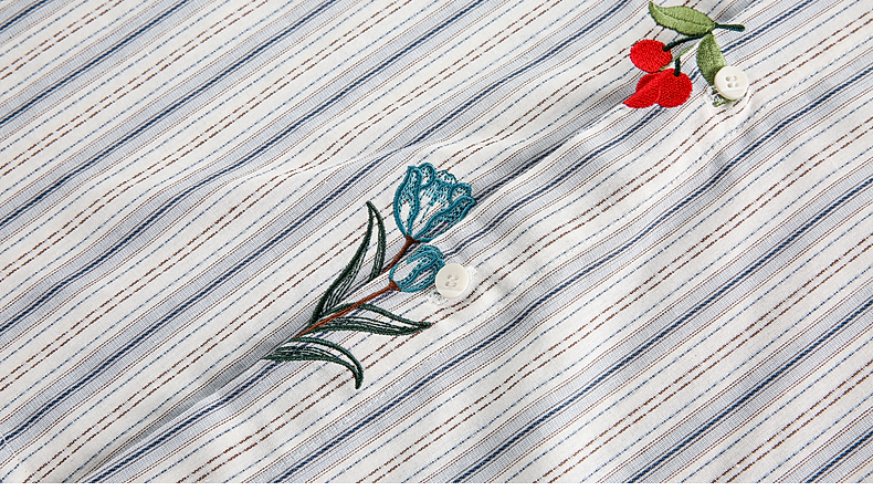 ストライプシャツ 花刺繍入りゆったりストライプシャツ