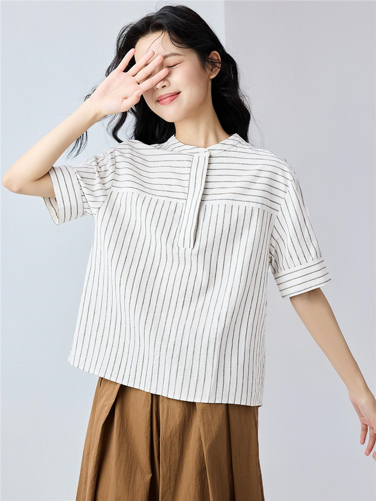 ストライプシャツ 立体感のある半袖スキッパーブラウス