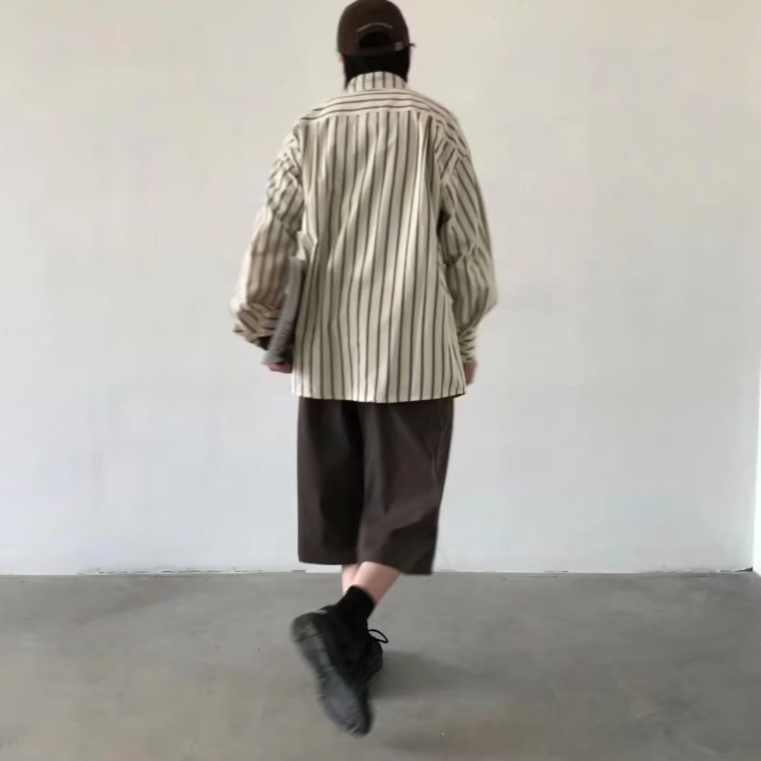 ストライプシャツ ゆったりシルエット縦線シャツ