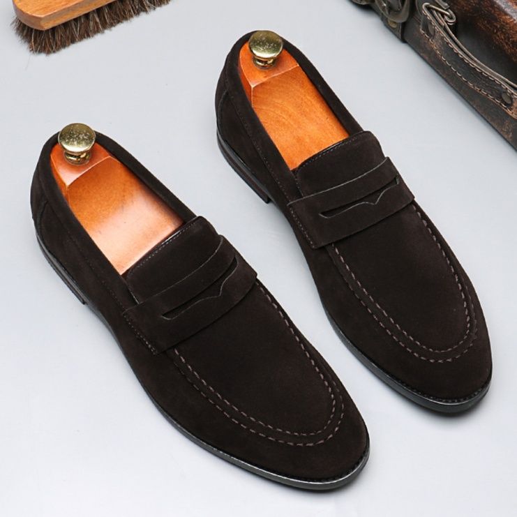 スエード靴 上質な起毛素材を使用した紳士用スリッポン