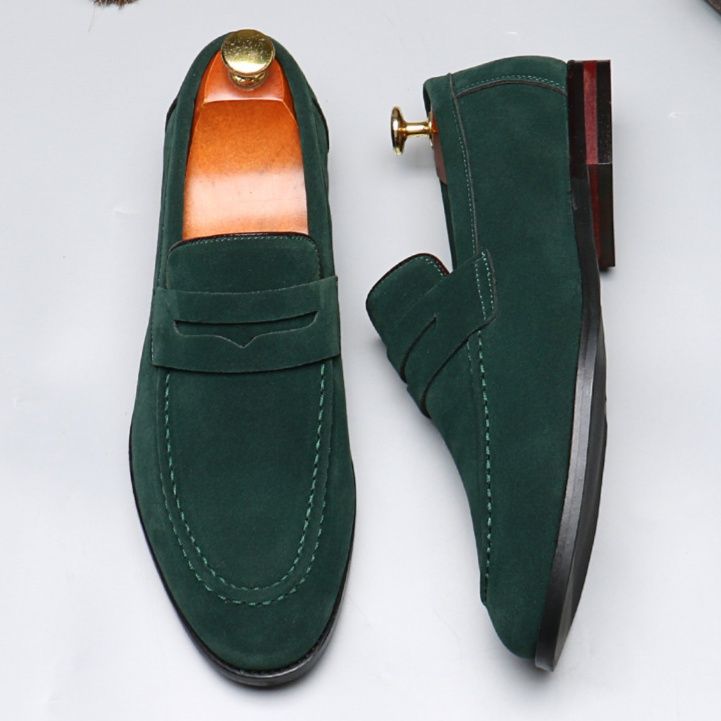 スエード靴 上質な起毛素材を使用した紳士用スリッポン