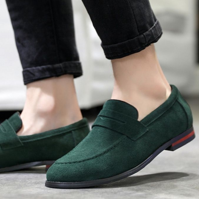 スエード靴 上質な起毛素材を使用した紳士用スリッポン