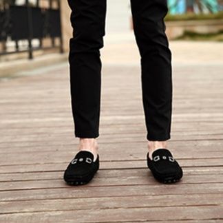 スエード靴 金属装飾付きスエード製ドライビングローファー