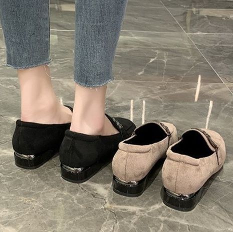 スエード靴 チェーンモチーフ装飾スエード靴ローファー