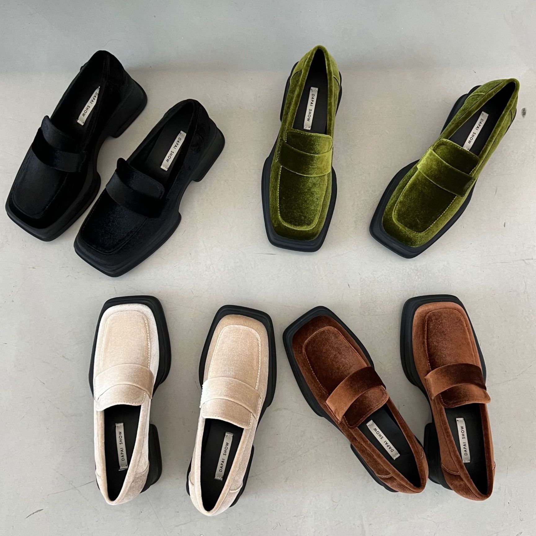 スエード靴 上品な質感が魅力の角型スエード素材ローファー