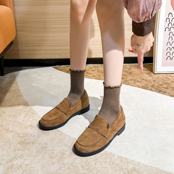 スエード靴 上品な質感のスエード製ローファー