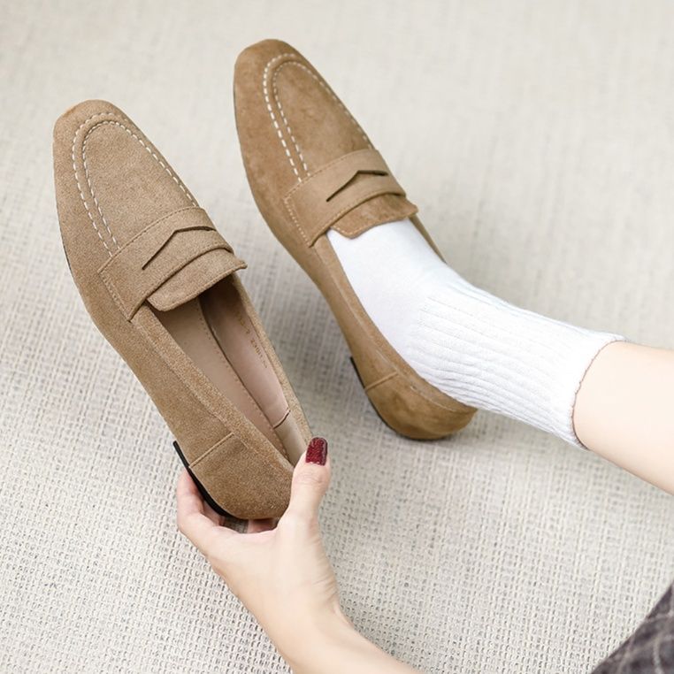 スエード靴 上品なステッチ装飾付き本革スエードローファー