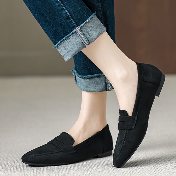 スエード靴 上品なステッチ装飾付き本革スエードローファー