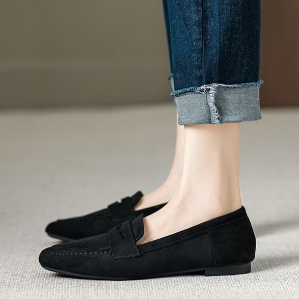 スエード靴 上品なステッチ装飾付き本革スエードローファー