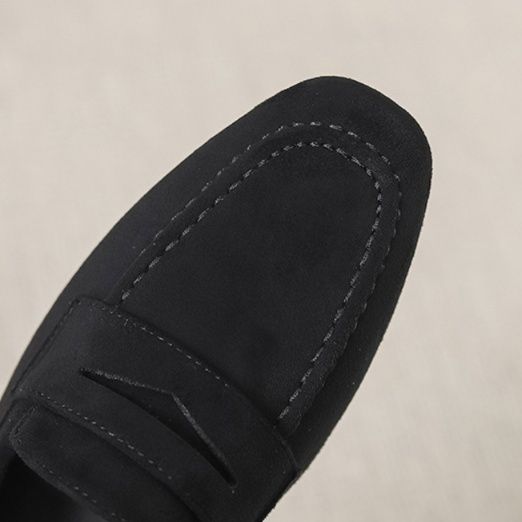 スエード靴 上品なステッチ装飾付き本革スエードローファー