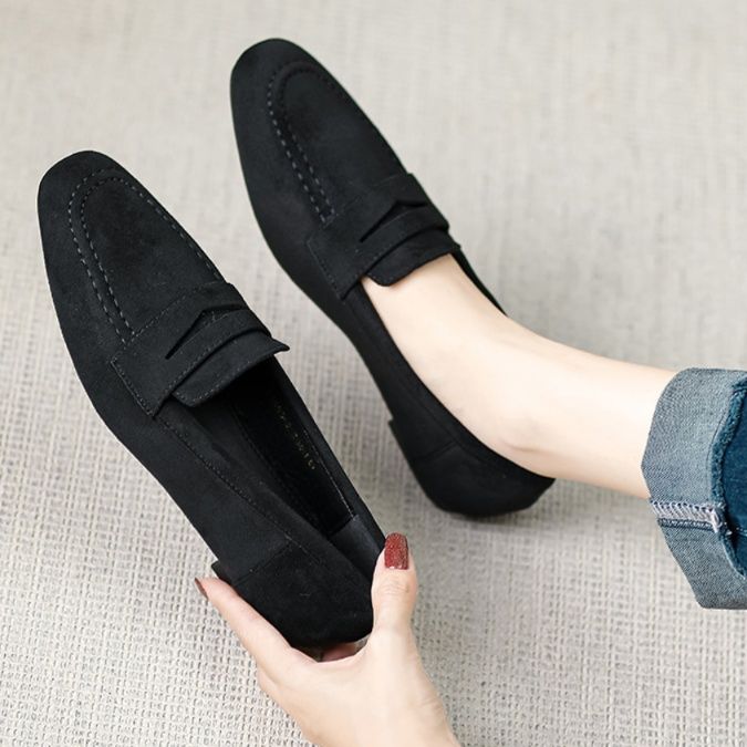 スエード靴 上品なステッチ装飾付き本革スエードローファー