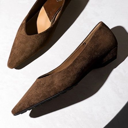 スエード靴 上質なめらか生地のとがり先端細身パンプス