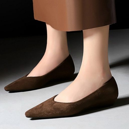 スエード靴 上質なめらか生地のとがり先端細身パンプス