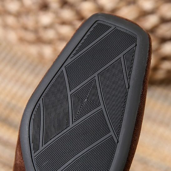 スエード靴 上品な起毛素材の太めヒールパンプス