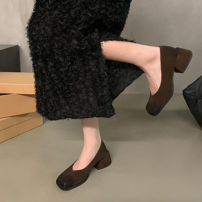 スエード靴 上品な低反発スエード素材のローヒールパンプス