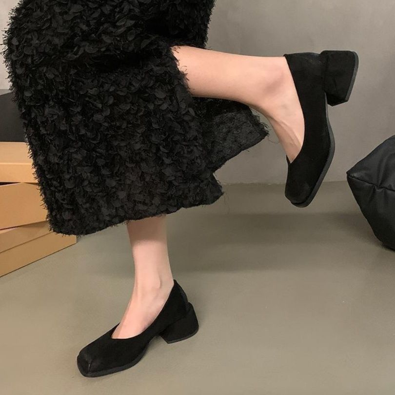 スエード靴 上品な低反発スエード素材のローヒールパンプス