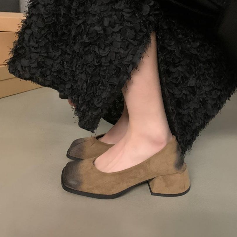 スエード靴 上品な低反発スエード素材のローヒールパンプス