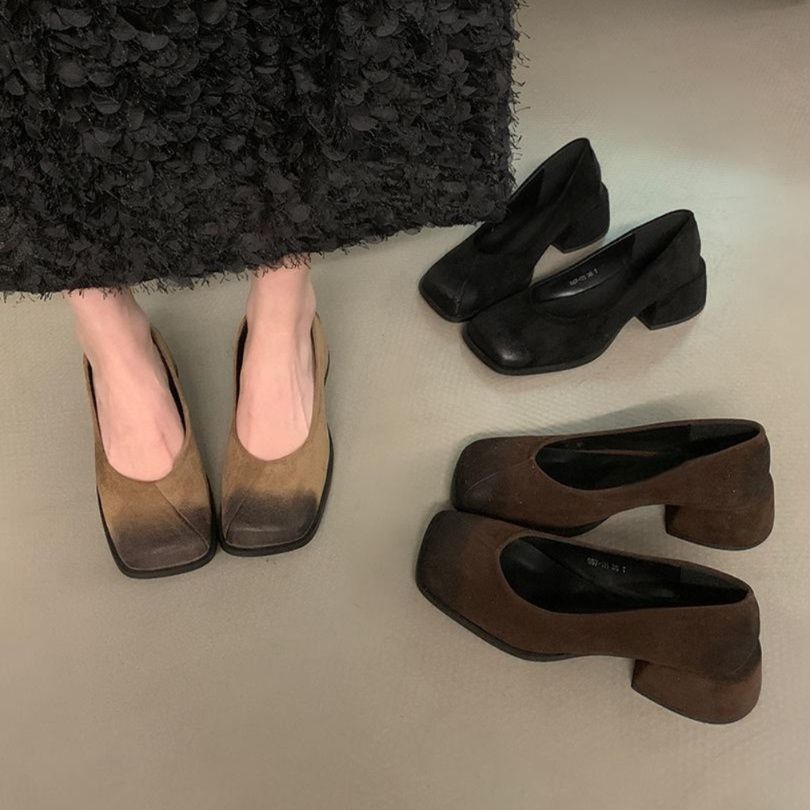 スエード靴 上品な低反発スエード素材のローヒールパンプス