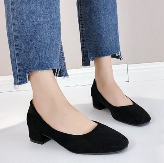 スエード靴 上品な低反発クッション付きスクエアトゥパンプス