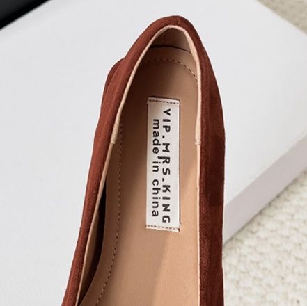 スエード靴 上品な起毛素材スクエアトゥパンプス