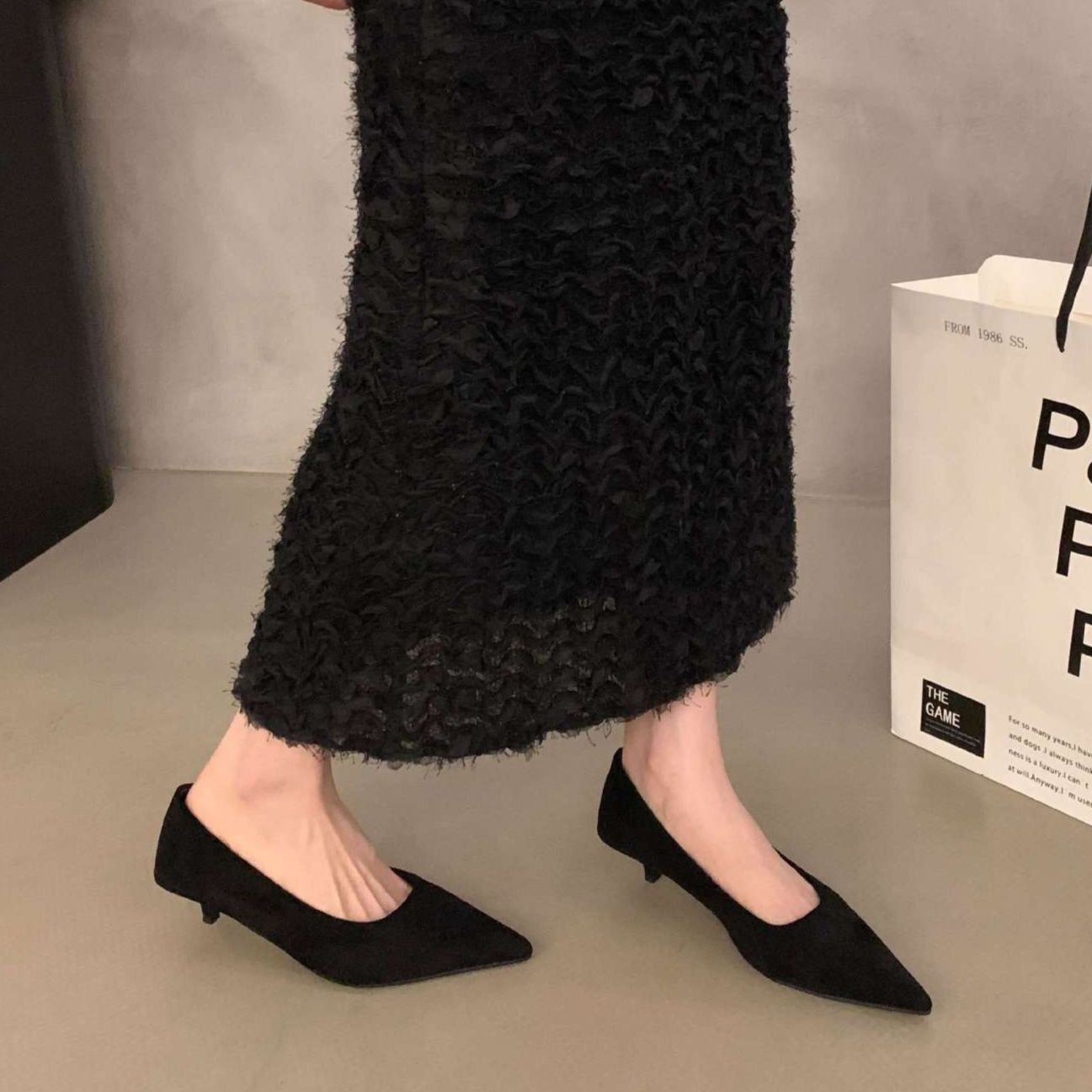 スエード靴 上品な尖頭デザイン低ヒールスエード素材パンプス