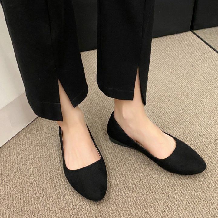 スエード靴 上品な足元を演出するスエード素材の快適パンプス