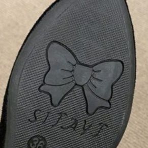 スエード靴 上品な足元を演出するスエード素材の快適パンプス