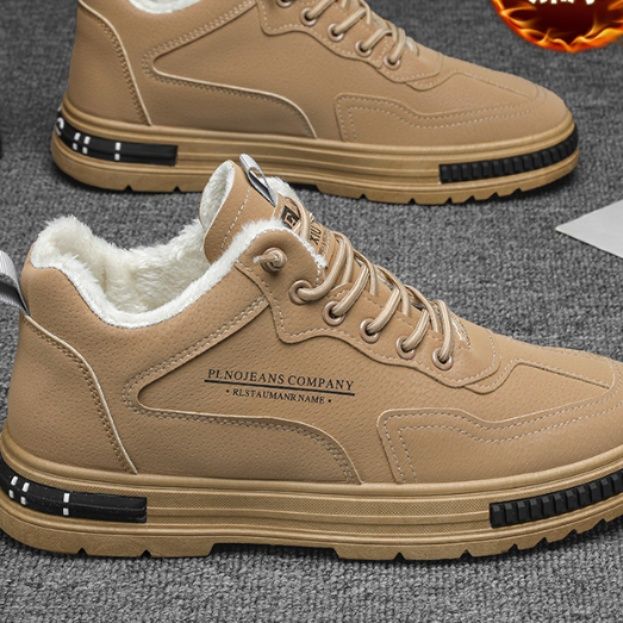 スエード靴 裏ボア仕様のミッドカットスエード靴スニーカー