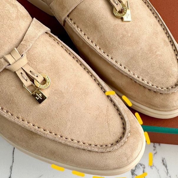 スエード靴ローファー 金具装飾付きスエード素材のスリッポンローファー