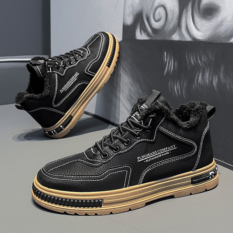 スエード靴 裏ボア仕様のミッドカットスエード靴スニーカー