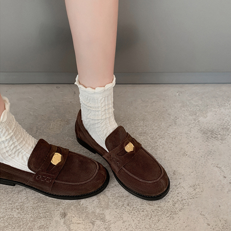 スエード靴 金具付きスクエアトゥスエードローファー