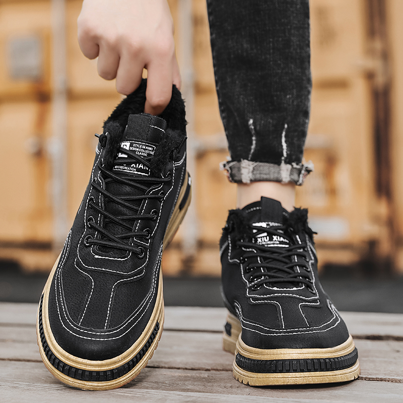 スエード靴 裏ボア仕様のミッドカットスエード靴スニーカー